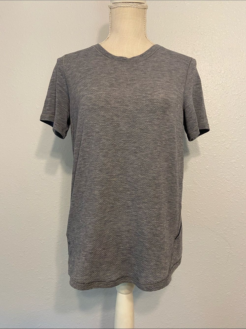 Lululemon Heathered Gray Long Distance Short Sleeve Shirt Size Medium
